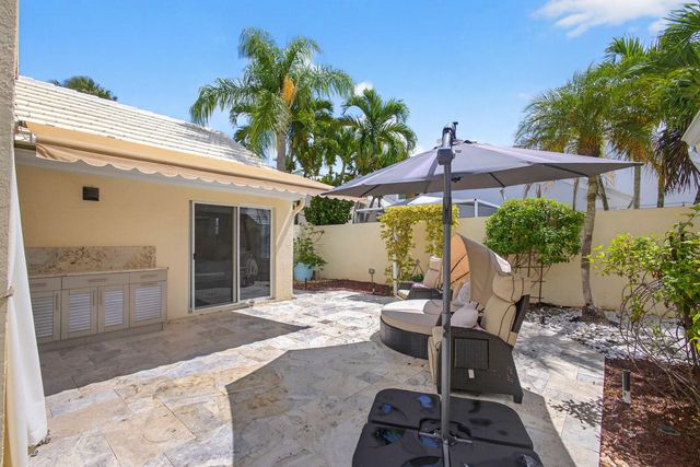 31 Windsor Lane, Palm Beach Gardens, FL 33418