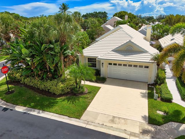 31 Windsor Lane, Palm Beach Gardens, FL 33418