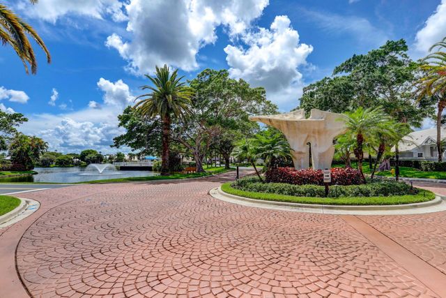 31 Windsor Lane, Palm Beach Gardens, FL 33418
