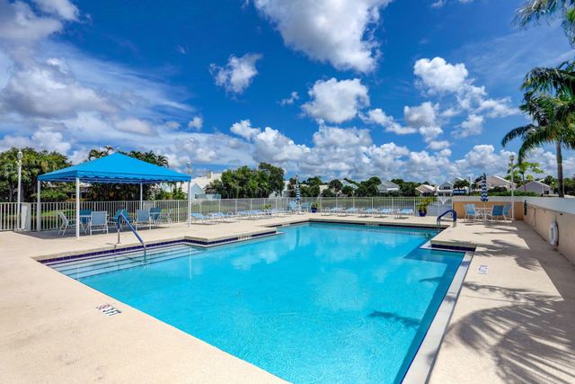 31 Windsor Lane, Palm Beach Gardens, FL 33418