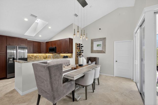 31 Windsor Lane, Palm Beach Gardens, FL 33418