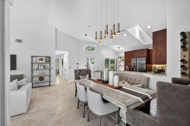 31 Windsor Lane, Palm Beach Gardens, FL 33418