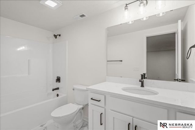 7821 Ephraem Lane, Lincoln, NE 68516