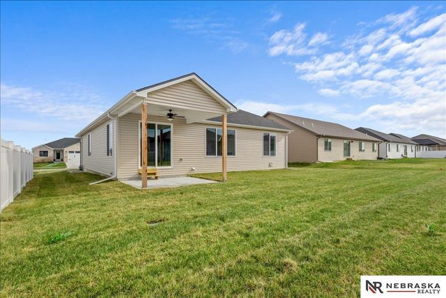 7821 Ephraem Lane, Lincoln, NE 68516