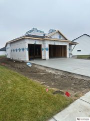 7821 Ephraem Lane, Lincoln, NE 68516