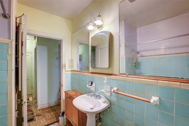 1425 W Walnut Street, Garland, TX 75042