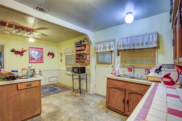 1425 W Walnut Street, Garland, TX 75042