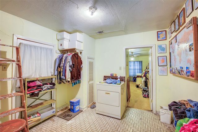 1425 W Walnut Street, Garland, TX 75042