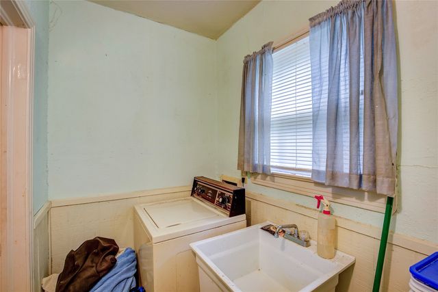 1425 W Walnut Street, Garland, TX 75042