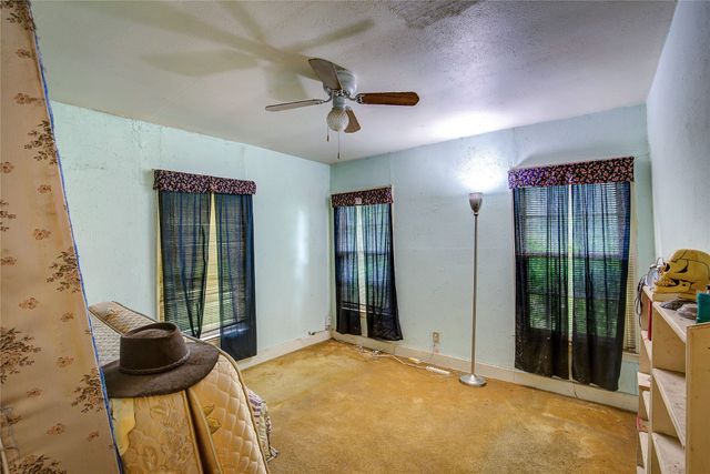 1425 W Walnut Street, Garland, TX 75042