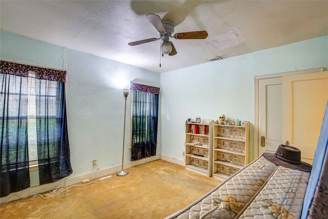 1425 W Walnut Street, Garland, TX 75042