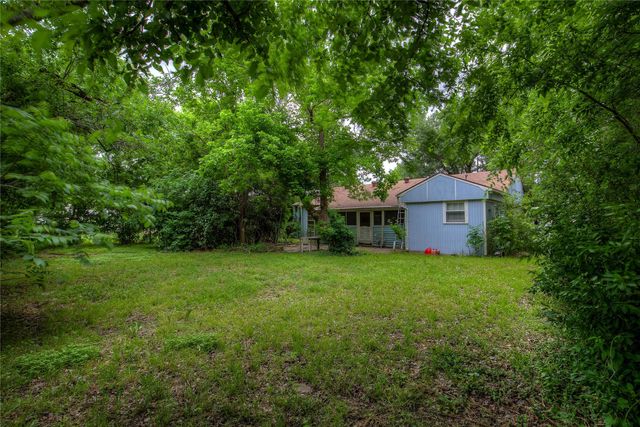 1425 W Walnut Street, Garland, TX 75042