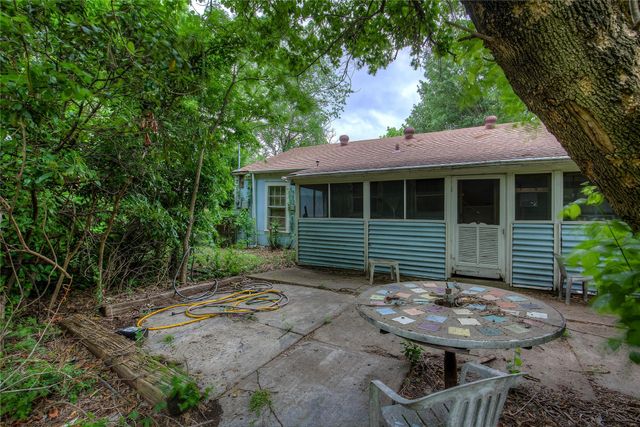 1425 W Walnut Street, Garland, TX 75042