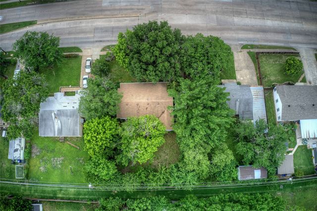 1425 W Walnut Street, Garland, TX 75042