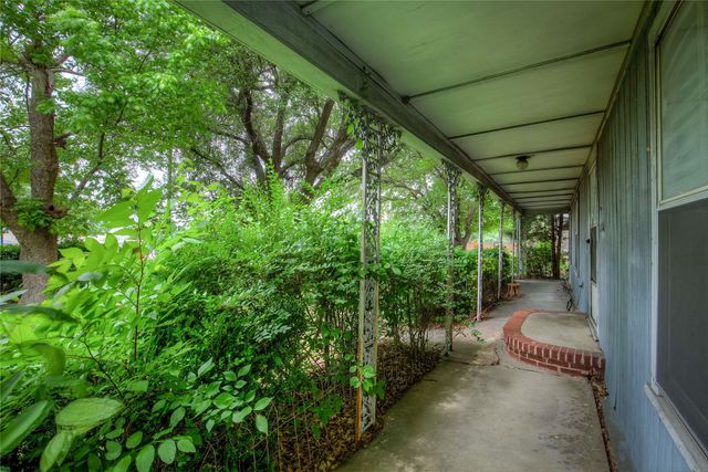 1425 W Walnut Street, Garland, TX 75042