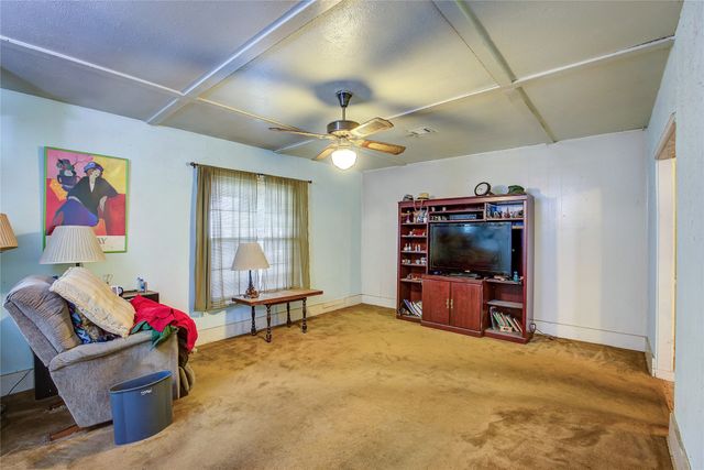 1425 W Walnut Street, Garland, TX 75042