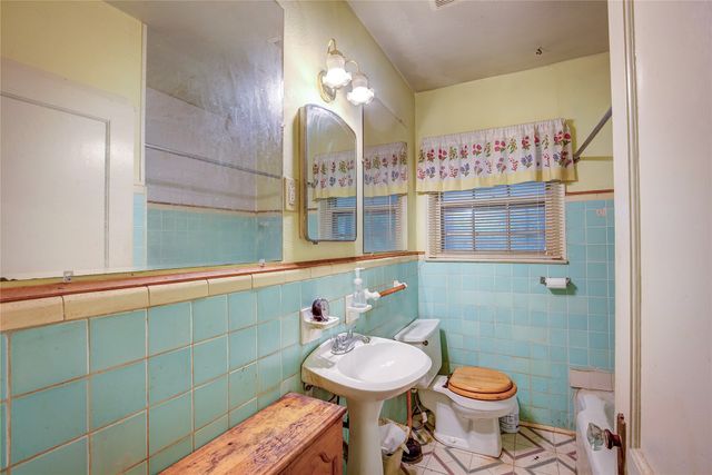 1425 W Walnut Street, Garland, TX 75042