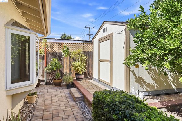 8657 Davona Dr, Dublin, CA 94568