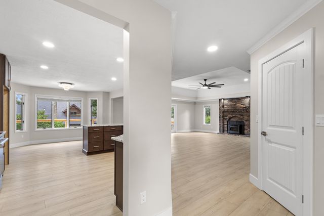 4081 E Kingsbury Street, Springfield, MO 65809
