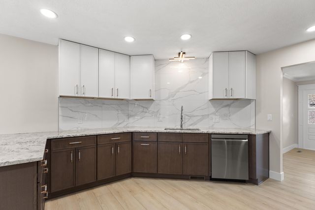 4081 E Kingsbury Street, Springfield, MO 65809