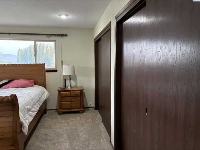 7802 Hicks Road, Grandview, WA 98930