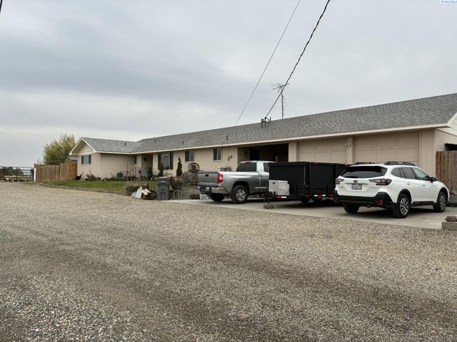 7802 Hicks Road, Grandview, WA 98930