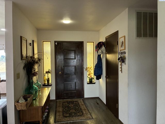 7802 Hicks Road, Grandview, WA 98930