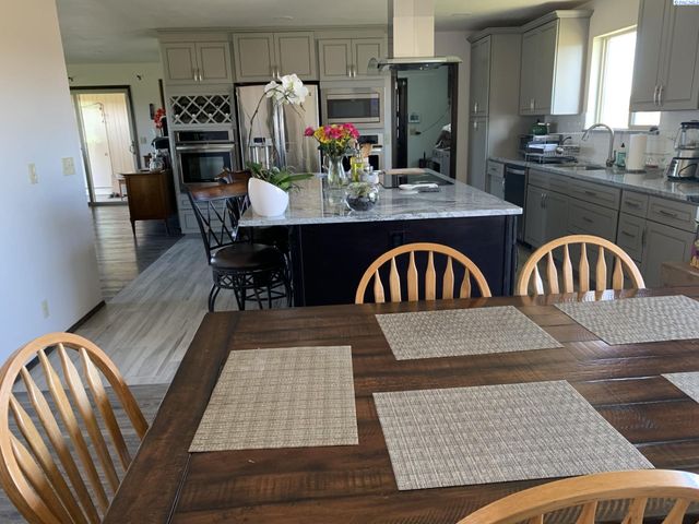 7802 Hicks Road, Grandview, WA 98930