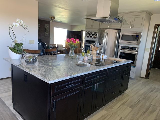 7802 Hicks Road, Grandview, WA 98930