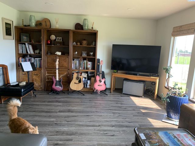 7802 Hicks Road, Grandview, WA 98930