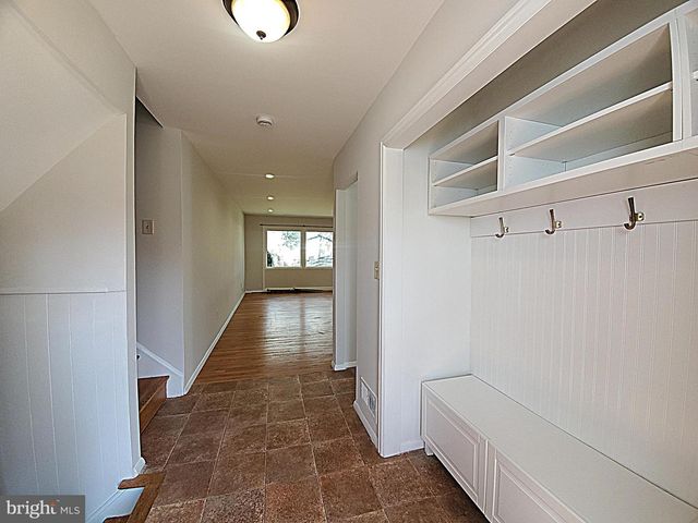 702 W EDMONSTON DR, Rockville, MD 20852