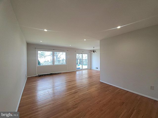 702 W EDMONSTON DR, Rockville, MD 20852