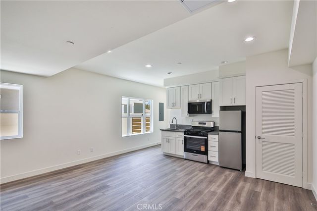 6826 N Whitman Avenue, Van Nuys, CA 91406