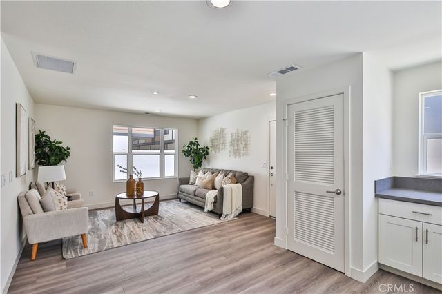 6826 N Whitman Avenue, Van Nuys, CA 91406