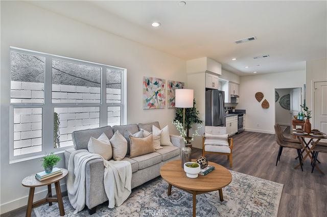 6826 N Whitman Avenue, Van Nuys, CA 91406