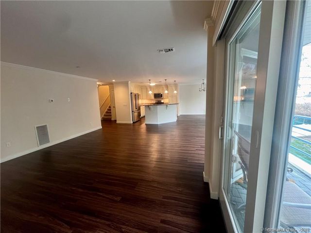 127 Harbour Close 127, New Haven, CT 06519