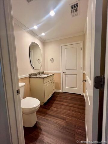 127 Harbour Close 127, New Haven, CT 06519