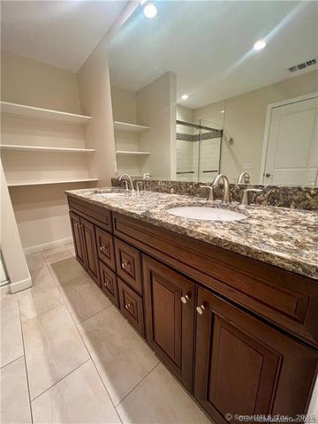 127 Harbour Close 127, New Haven, CT 06519