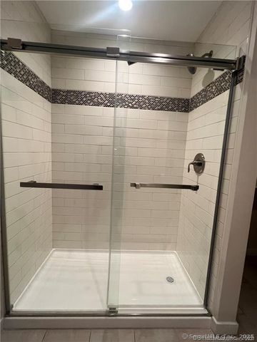 127 Harbour Close 127, New Haven, CT 06519