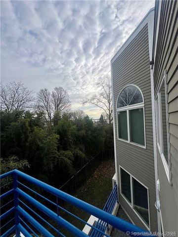 127 Harbour Close 127, New Haven, CT 06519