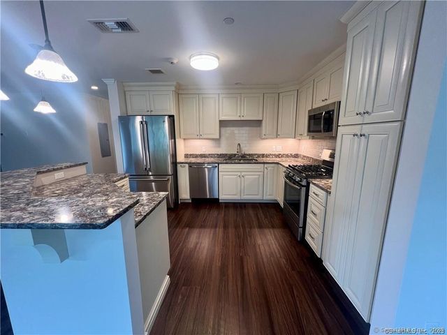 127 Harbour Close 127, New Haven, CT 06519