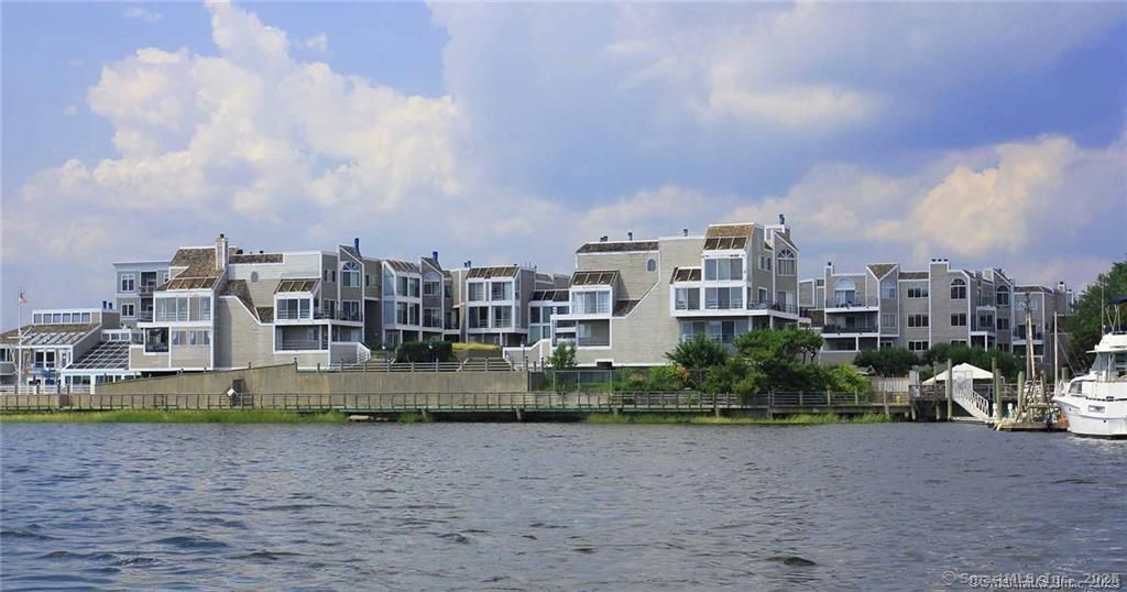 127 Harbour Close 127, New Haven, CT 06519