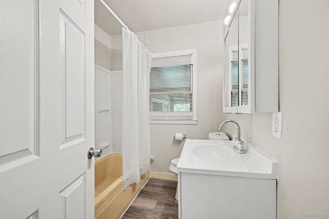 7516 Fisher Avenue, Warren, MI 48091