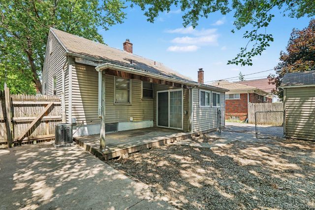 7516 Fisher Avenue, Warren, MI 48091