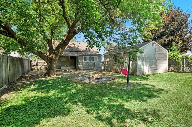 7516 Fisher Avenue, Warren, MI 48091