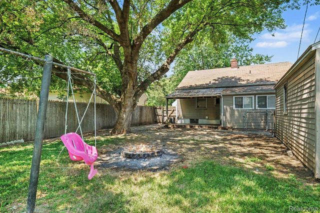 7516 Fisher Avenue, Warren, MI 48091
