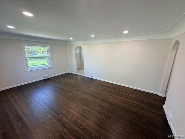 19527 Somers Street, New Boston, MI 48164