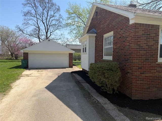 19527 Somers Street, New Boston, MI 48164