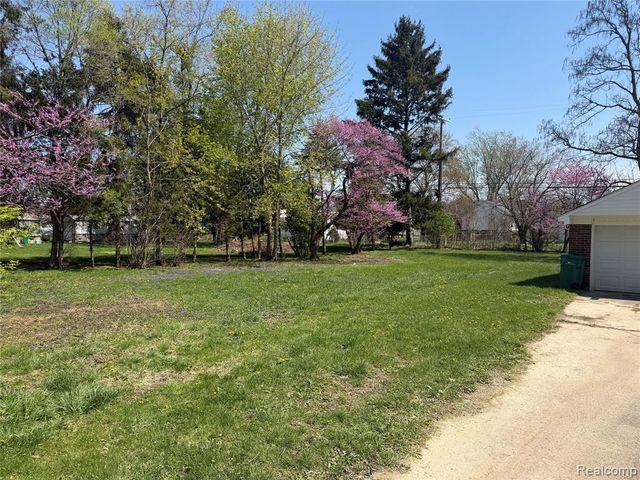 19527 Somers Street, New Boston, MI 48164