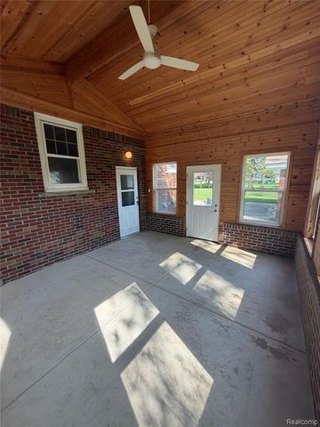 19527 Somers Street, New Boston, MI 48164